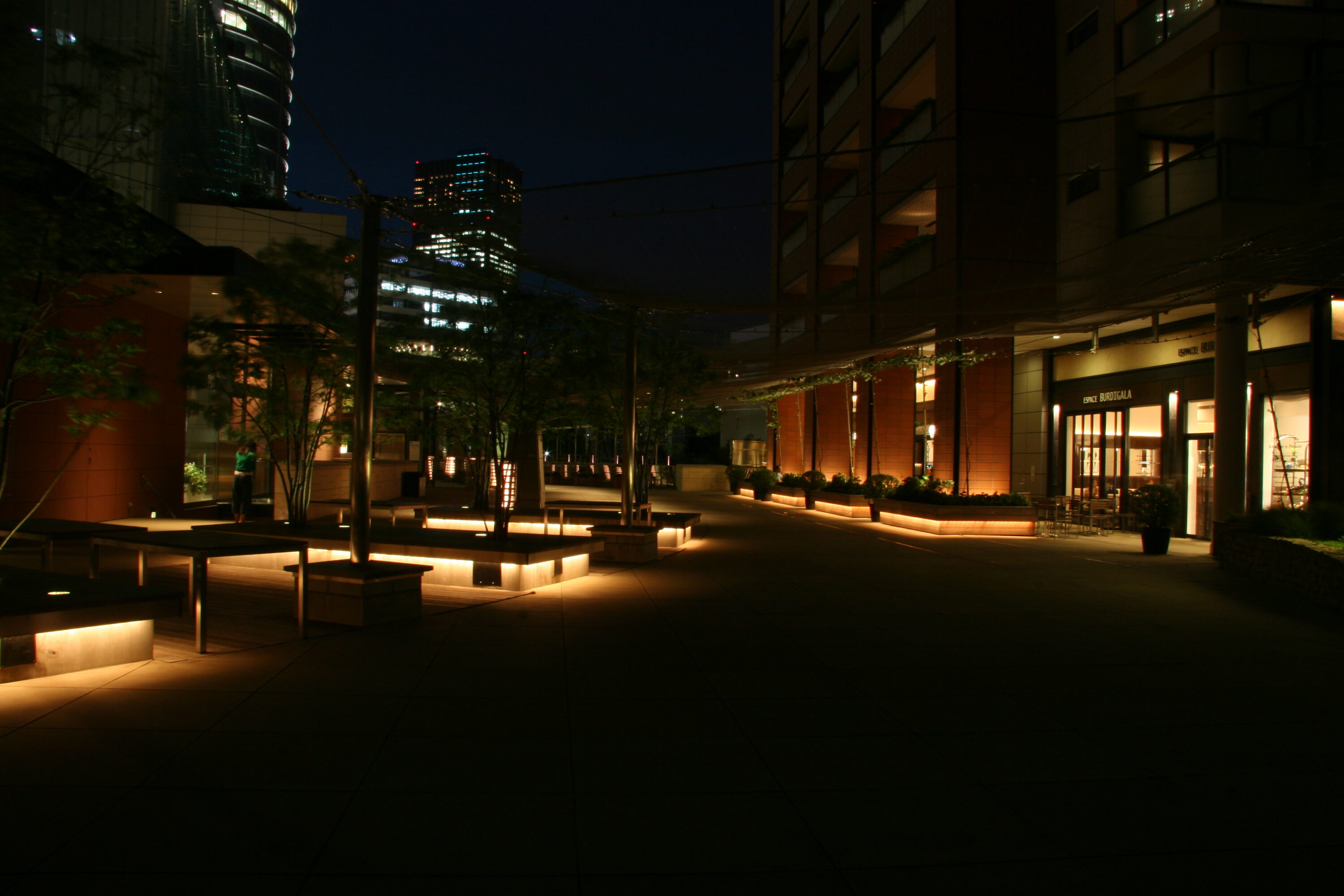 六本木ヒルズ　住宅棟C,D3F店舗周り照明デザイン